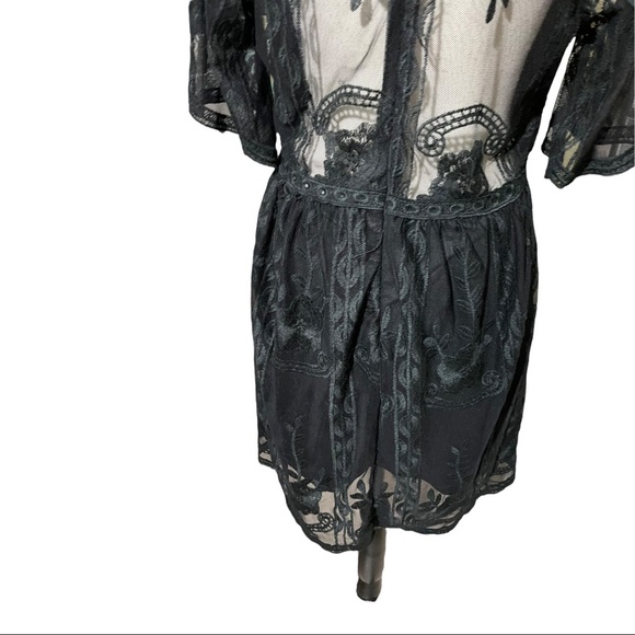 Haute monde lace dress plunge V-neck. Zipper back size Large. Black. - Picture 8 of 12